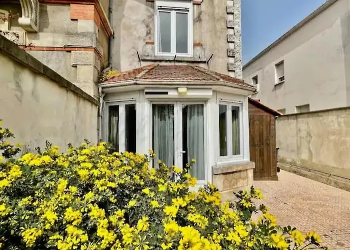 Casa de Férias Escapade à - A 5min De La Gare Jardin